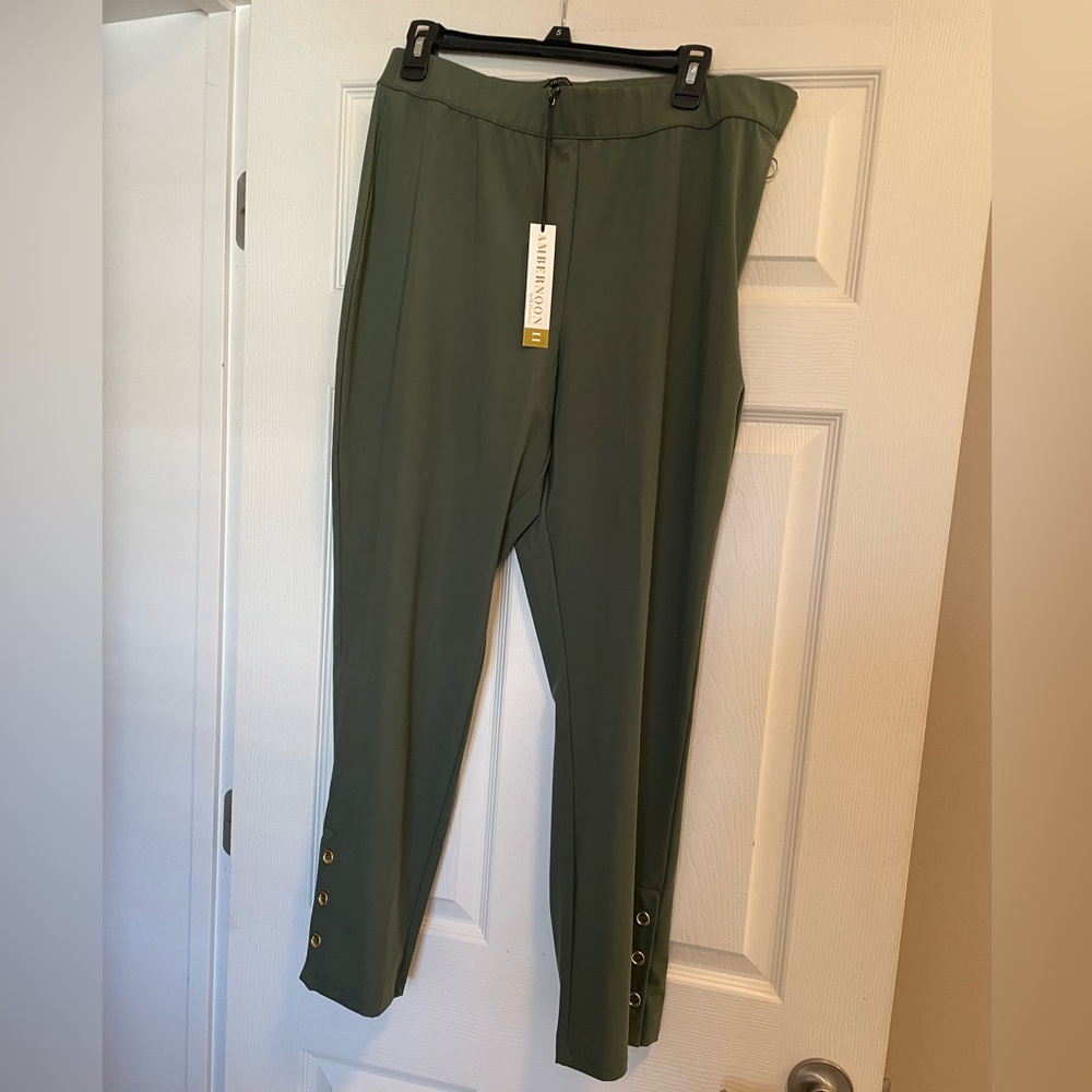 NWTS Gorgeous pant!  AMBERNOON Green w/ gold accents